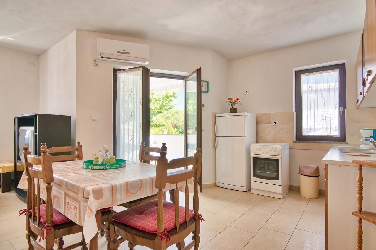 Apartment Maja Stinjan ภายนอก รูปภาพ